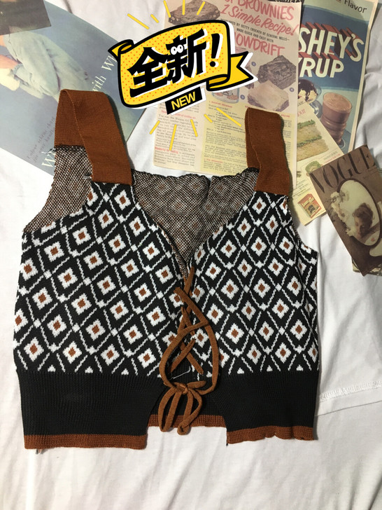 女生背心韩版/潮流短款上衣/服装店关门了