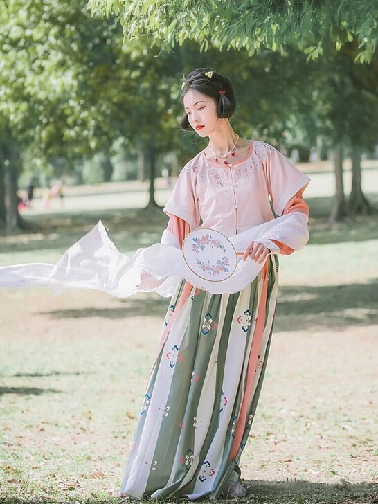 ＃汉服＃汉尚华莲   月婵