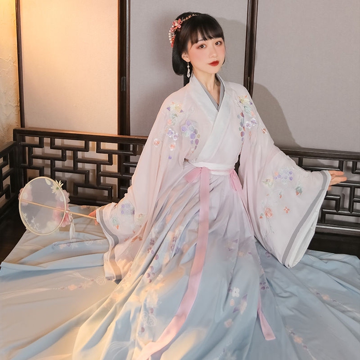 予今千寻正品原创春款交领印花刺绣襦裙汉服女