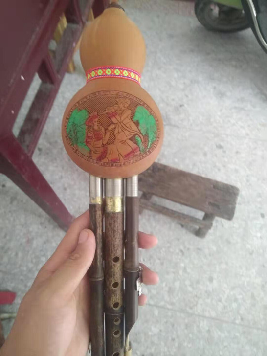 葫芦丝，第三根管掉了一个固定的耳，但不影响...