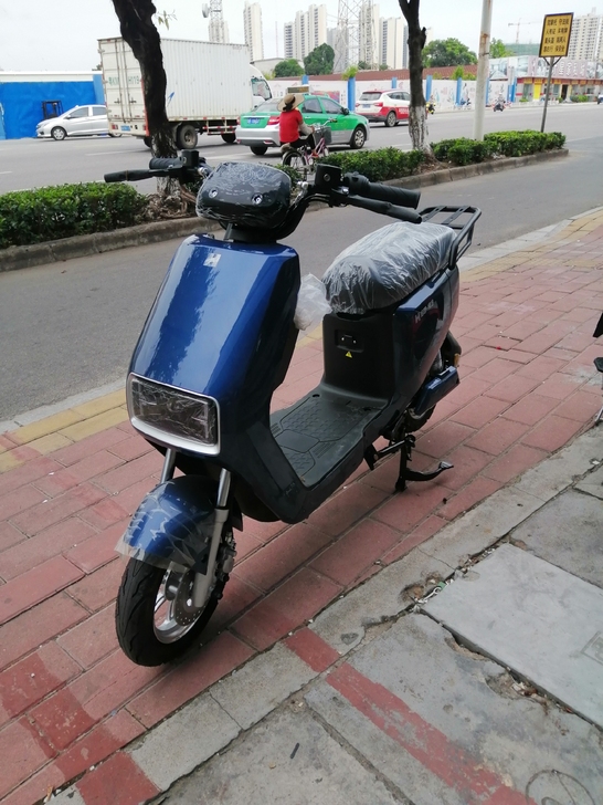 哈啰电单车续航70公里，不要驾驶证就可以骑...