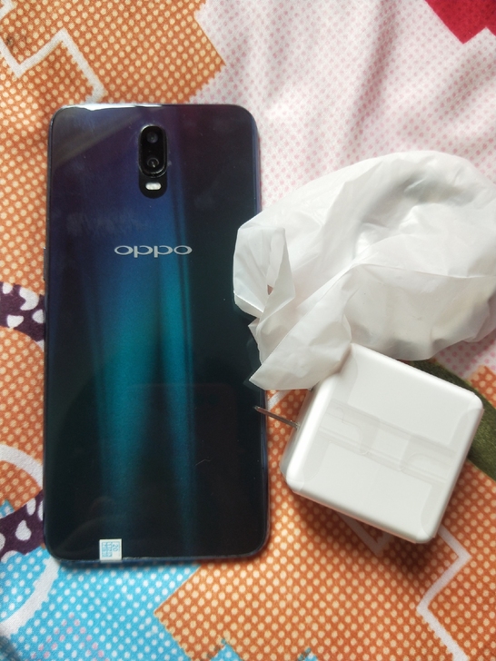 oppo r 17手机，在咸鱼上乐观的菠萝...