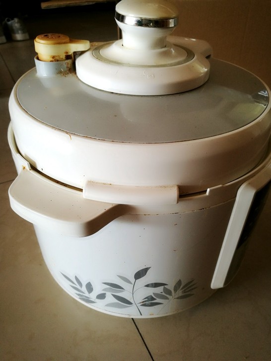 苏泊尔电压力锅，可焖米饭，煮粥，高压做肉类...