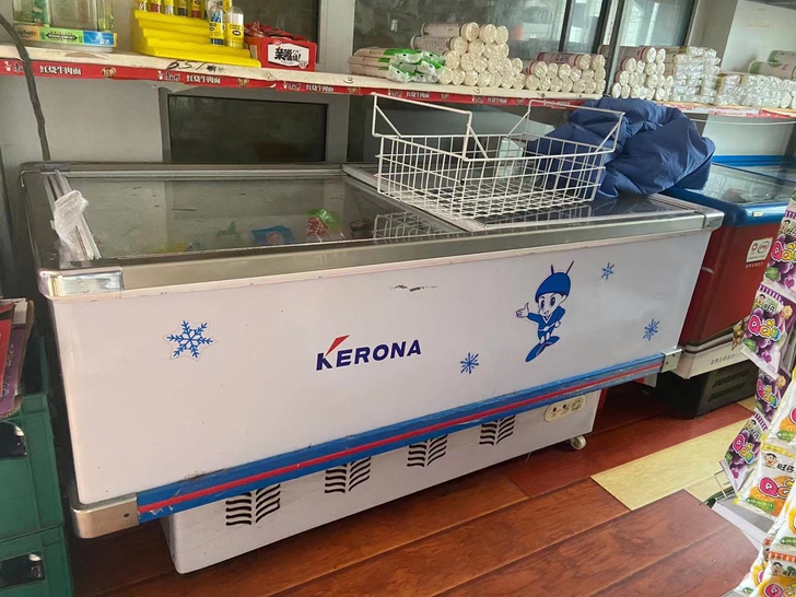 Kerona冰柜出售，好用超市不干了售出。...