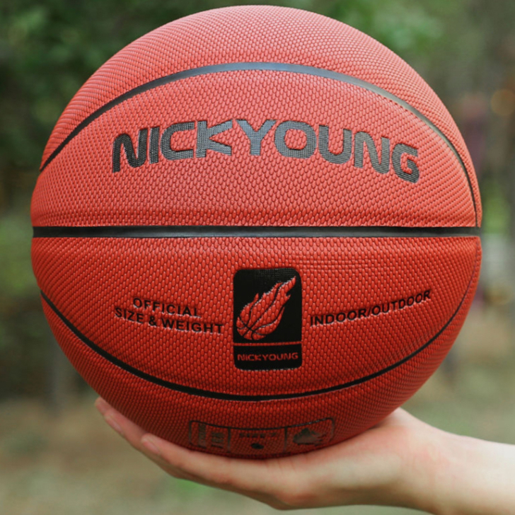 转让闲置7号篮球，全新未拆封没用过的手感极...