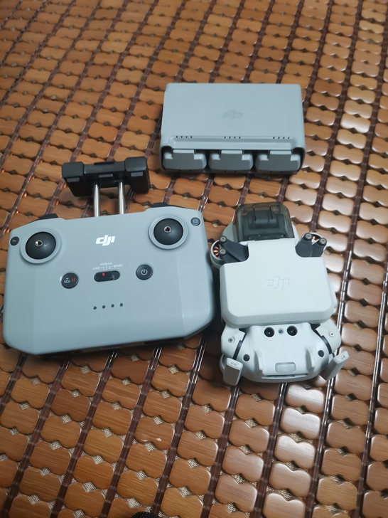 大疆mini2今年过年初五激活的，没有炸鸡...