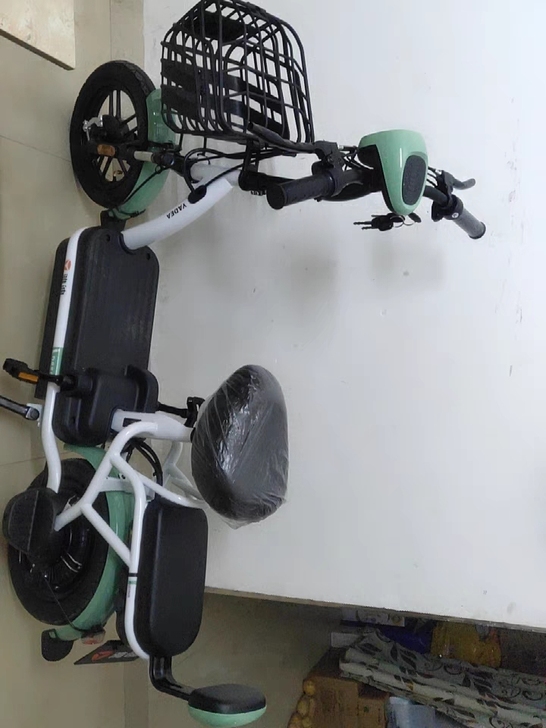 雅迪电动车，上个月新买的，99新，可上门看...