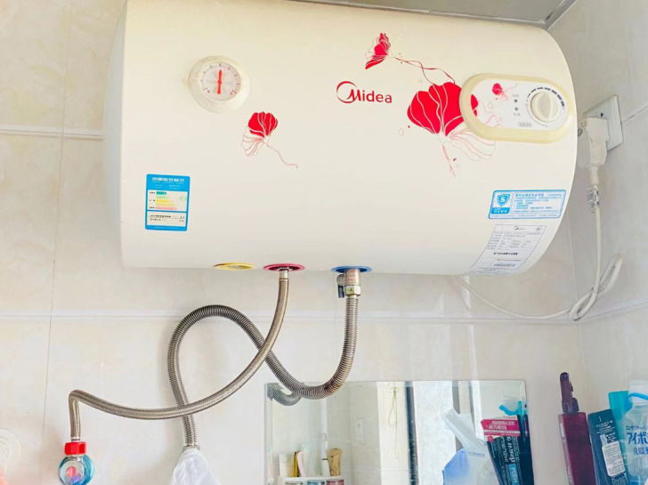 美的热水器，要重新装修所以卖了，功能一切正...