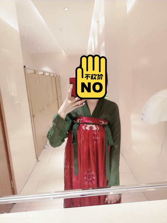买来拍照穿了一次,平时不太喜欢穿汉服,低价...