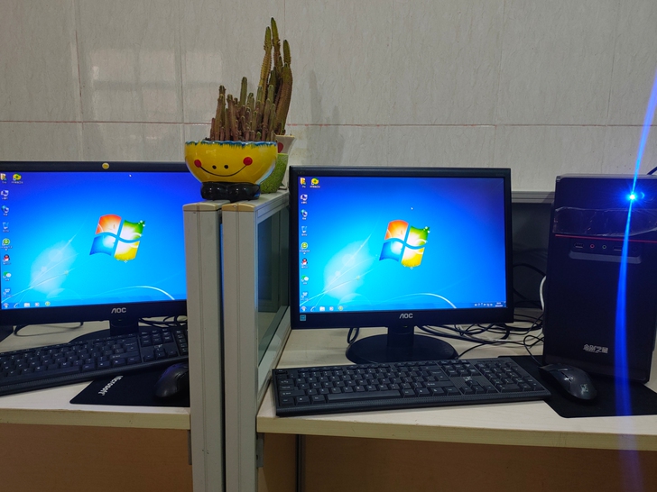 转让四核电脑 酷睿台式机 实物拍摄，很新。