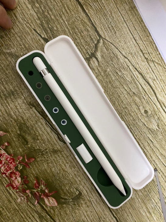 几乎全新，买来充了几次电就闲置了，才两个月...