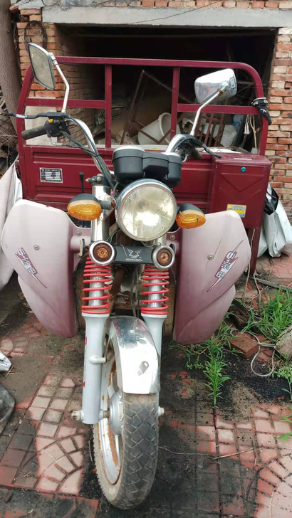 帮朋友出一辆汽油摩托三轮车,宗申的,排量1...