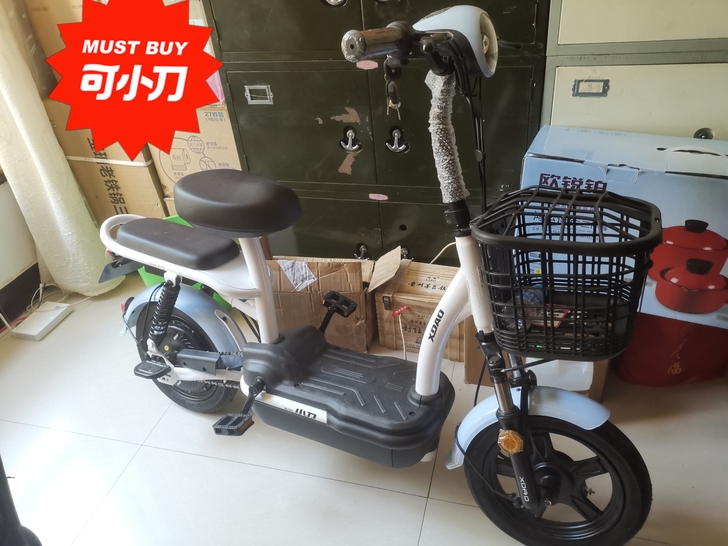 全新小刀电动车，1200价格可谈