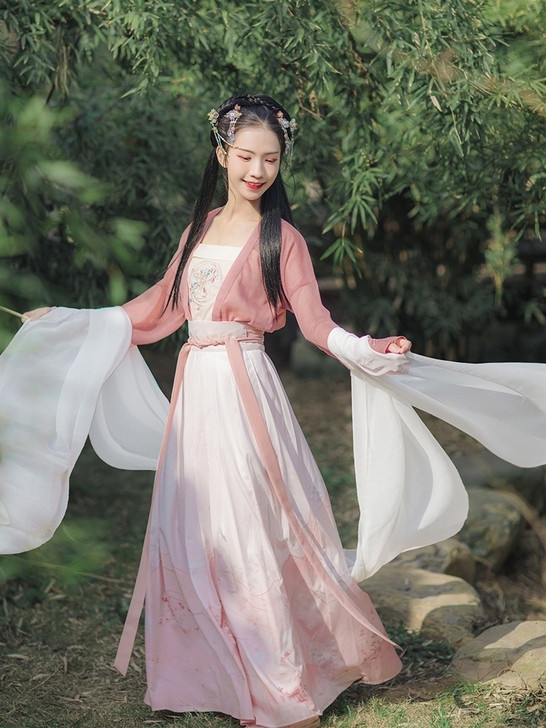 汉尚华莲立春汉服，全新仅试穿