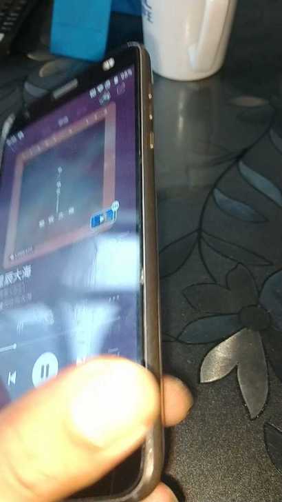 摩托罗拉z3性能小刚炮！带一个音箱模块！8...