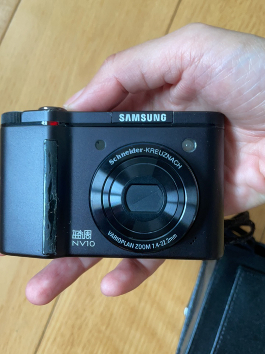 三星蓝调nv10相机，如图，发出不退不换