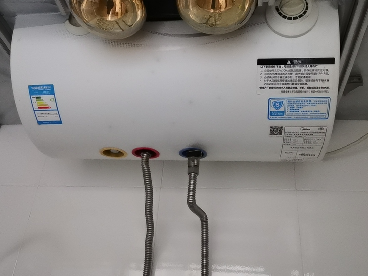 办公室里美的电热水器，闲置用不上，吃灰了，...