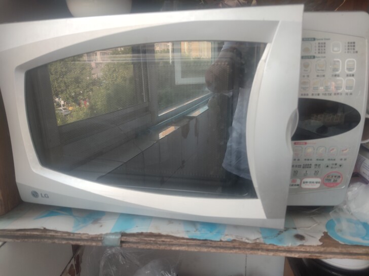正常使用的LG微波炉,新旧如图80元,使用...