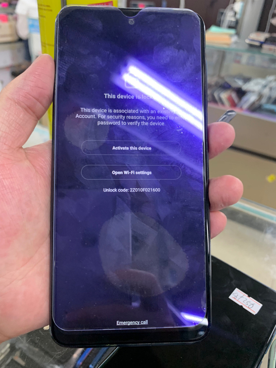 红米手机有账号锁 6128 应该是国际版的...