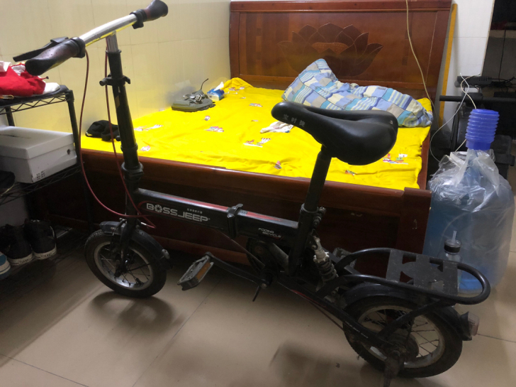 宝时捷自行车12寸(可折叠)、闲置出售成色...