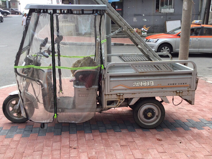 澳柯玛电动三轮摩托车,此车购于金地广场后侧...