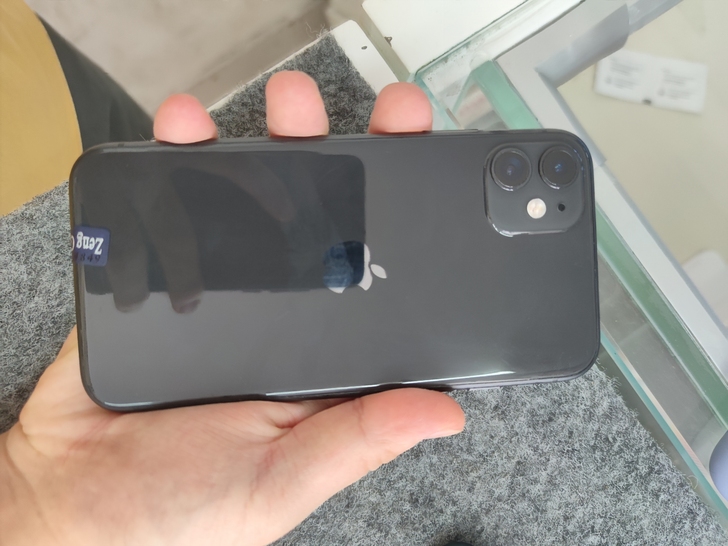 苹果11黑色64g，电池效率100，纯原装...