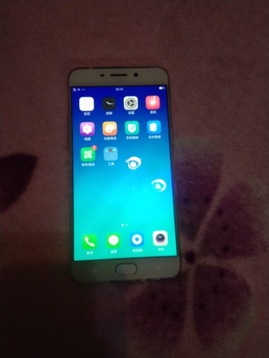 低价出个OPPOR9m ，帮朋友低价出个O...