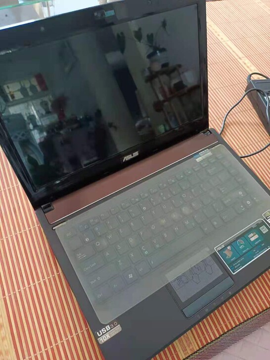 闲置笔记本,很少用,一切正常,全套,低价转...