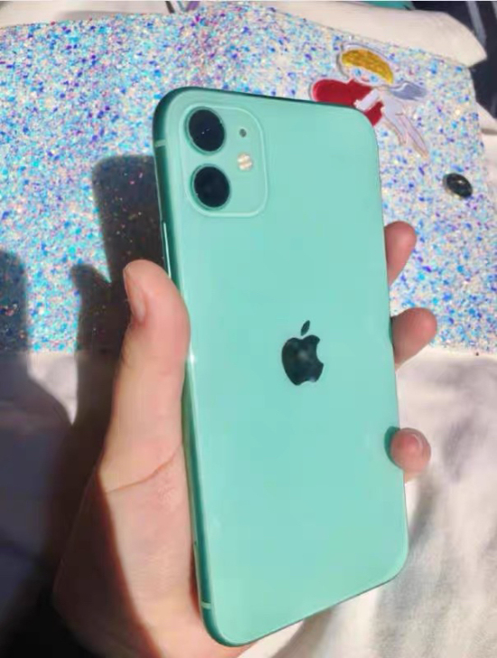 苹果11 绿色，国行64G，99新，无任何...