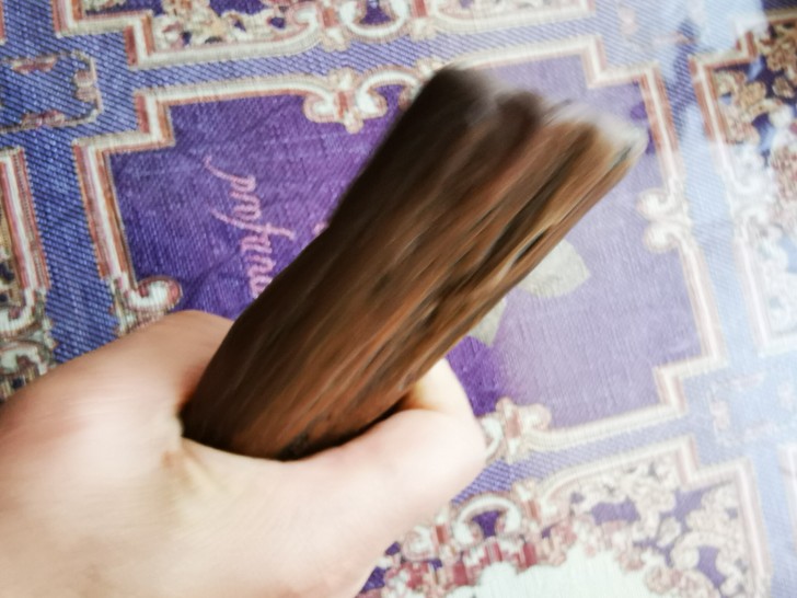 黑龙江里的木化石原石。手感好也可以做手把件...