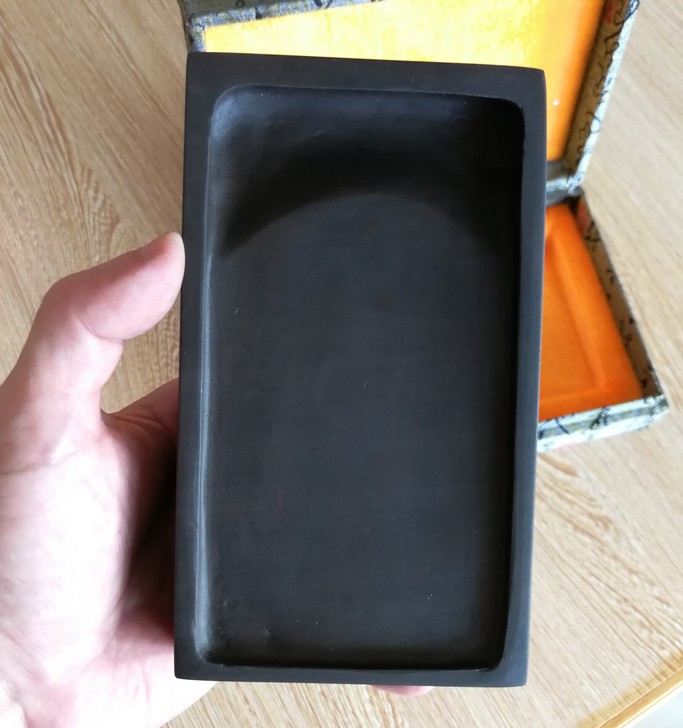 端砚 .  纯净老水麻 .  方型砚