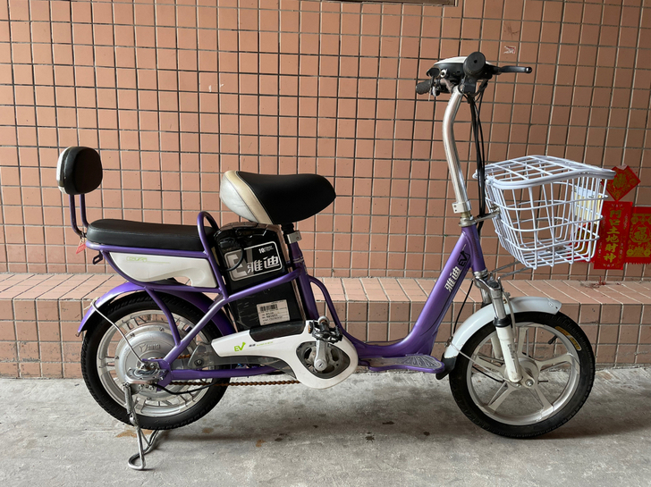 二手雅迪电动车, 36v 可拆卸电池,配充...