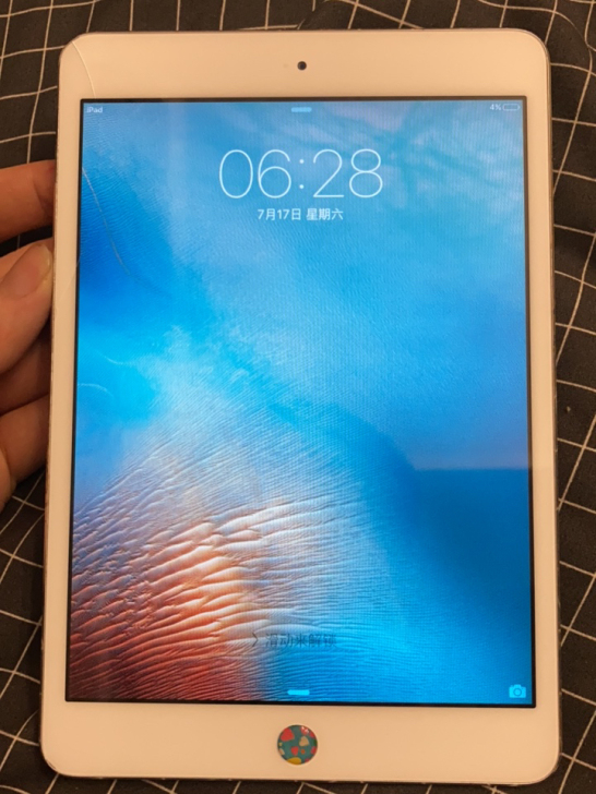 ipadmini1 16G左上角裂一点点,...