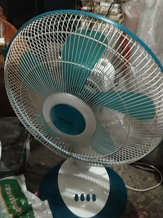 电风扇台式风扇丶质量可以,有份量,设计有点...