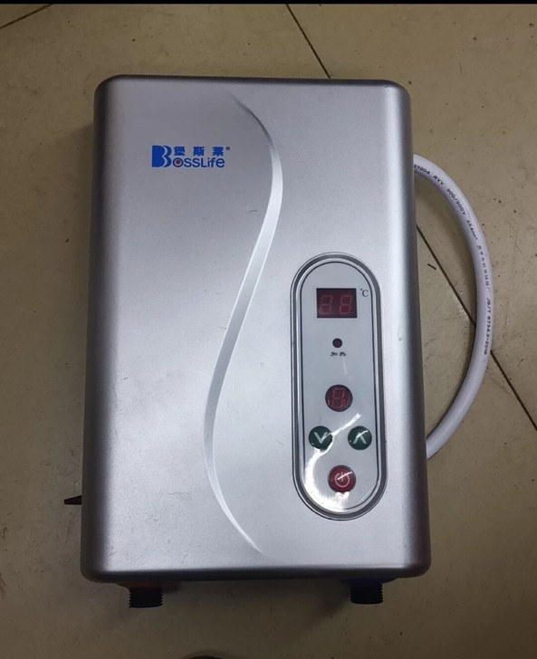 堡斯莱即热热水器，搬家闲置，生产日期是20...