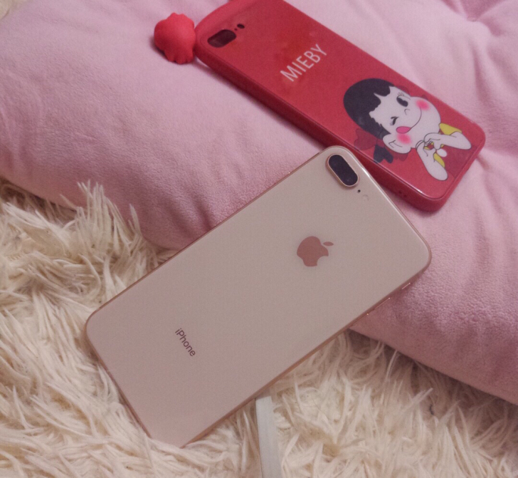 金色苹果8plus 256g 手机日常使用...