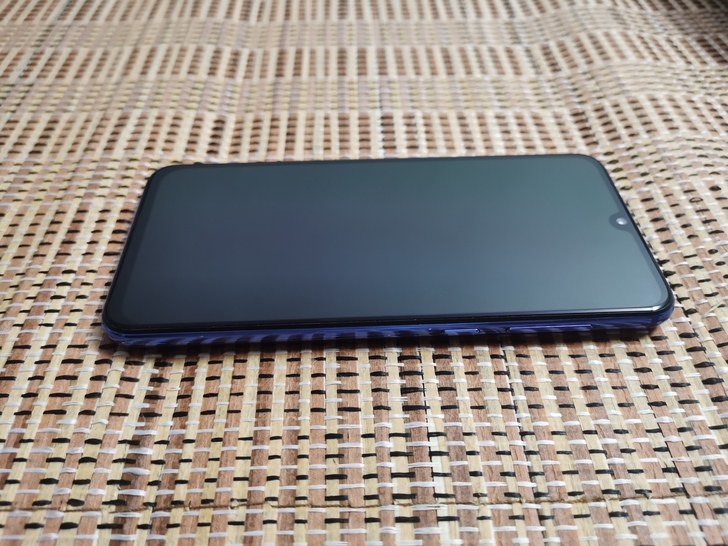 小米9se蓝色6+128G全网通手机,屏幕...