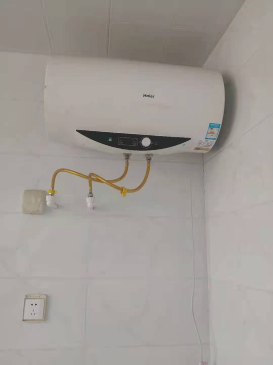 热水器一台 换了一台大的用不到了  功能正...