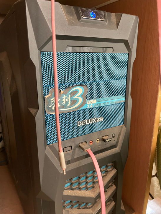 出一台台式机，带显示器。整机！你们看着给价...