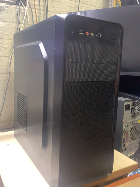 出一台i3主机整体九成新，60固态加320...
