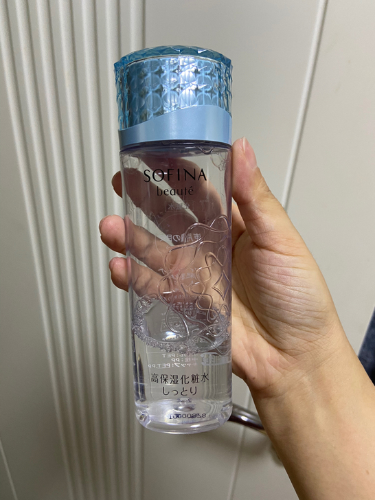 苏菲娜芯美颜高保湿化妆水，余量如图，几年前...