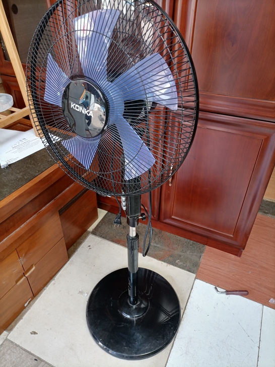 出售电风扇一台，九成新康佳电风扇