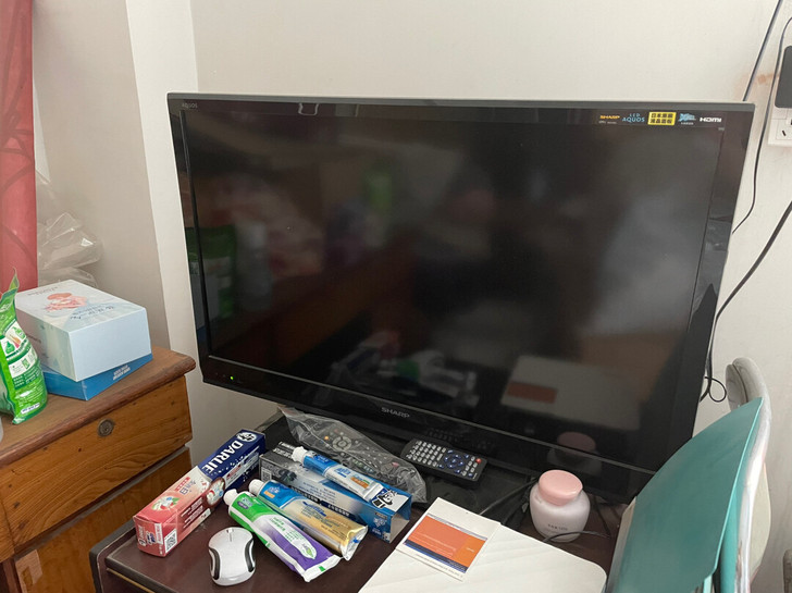 32寸夏普液晶电视，9新，所有功能正常使用...