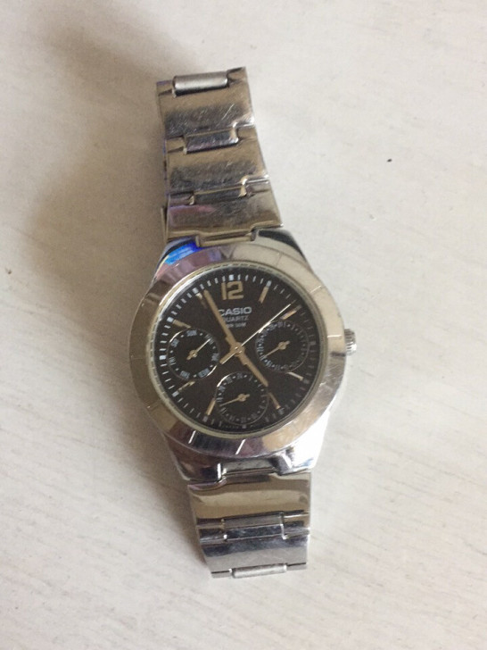 Casio 三眼指针手表