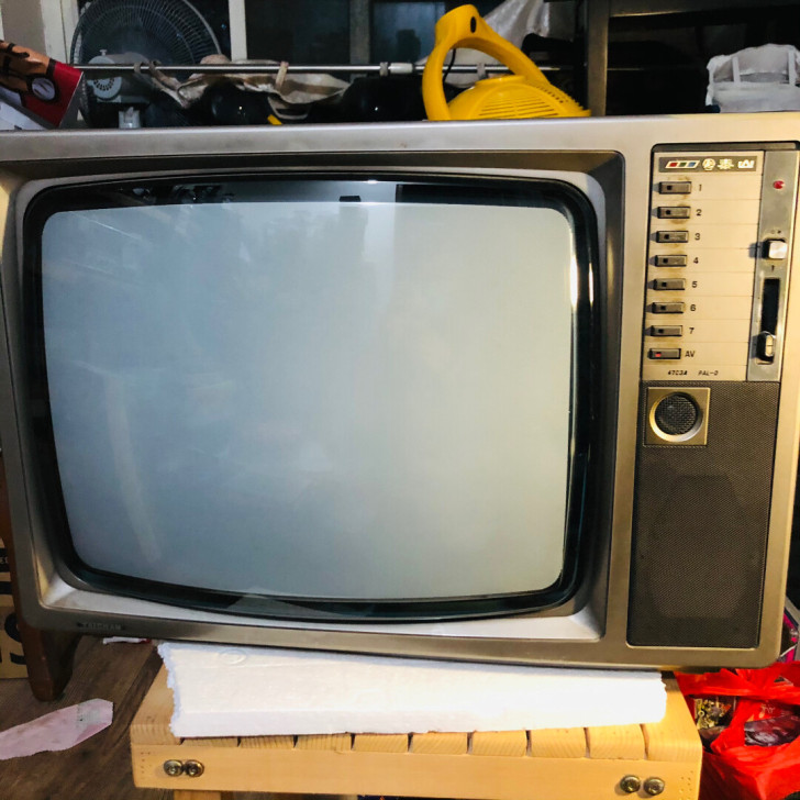 老电视机泰山牌老电视机八十年代老彩电民宿老...