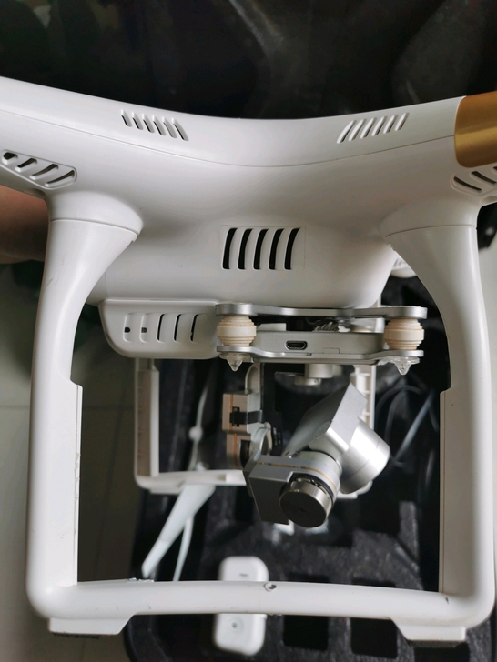 w4号大疆精灵3A标配，整体成色好，轻微磕...