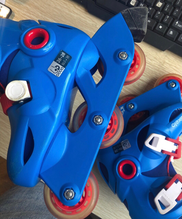 迪卡龙轮滑鞋，26-28码，没怎么滑过穿不...