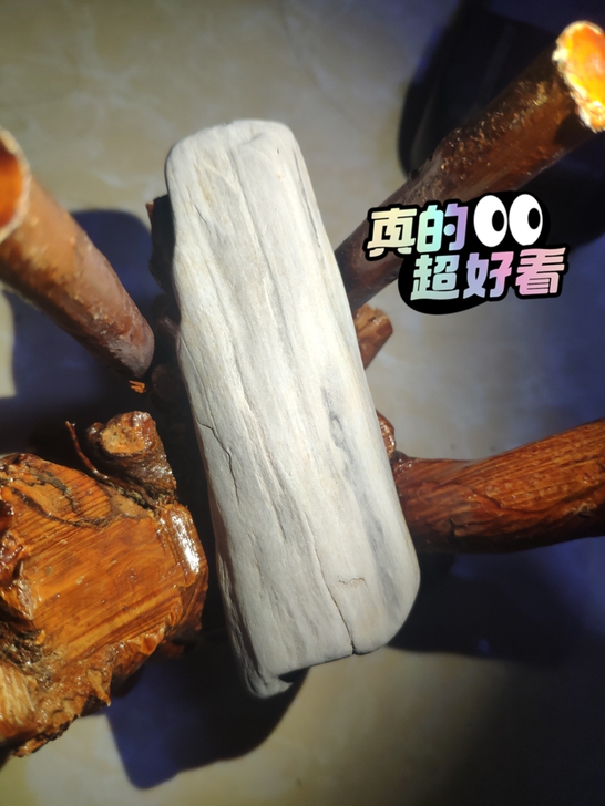 天然木化石，很漂亮光滑但是没有玉化，没什么...