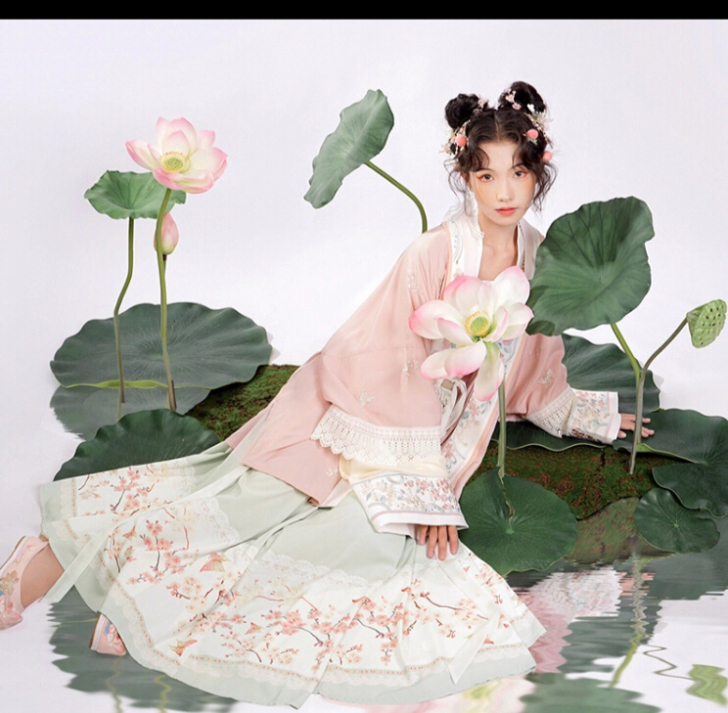 汉尚华莲若拉之诗汉服女宋制直领衫上衣。浅黄...