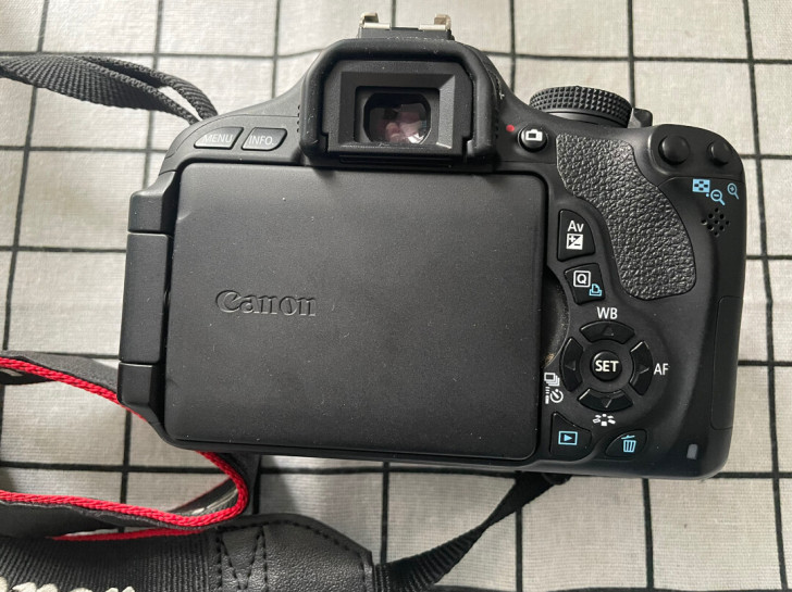 佳能600d单机身，入门机。